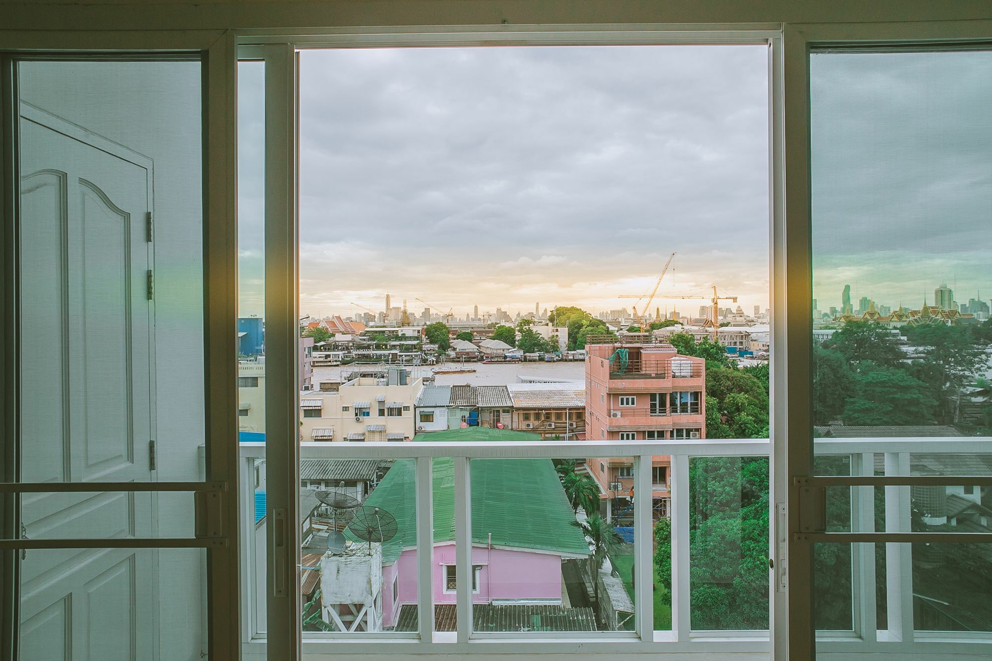 S.E.T Thanmongkol Residence Bangkok Exterior photo