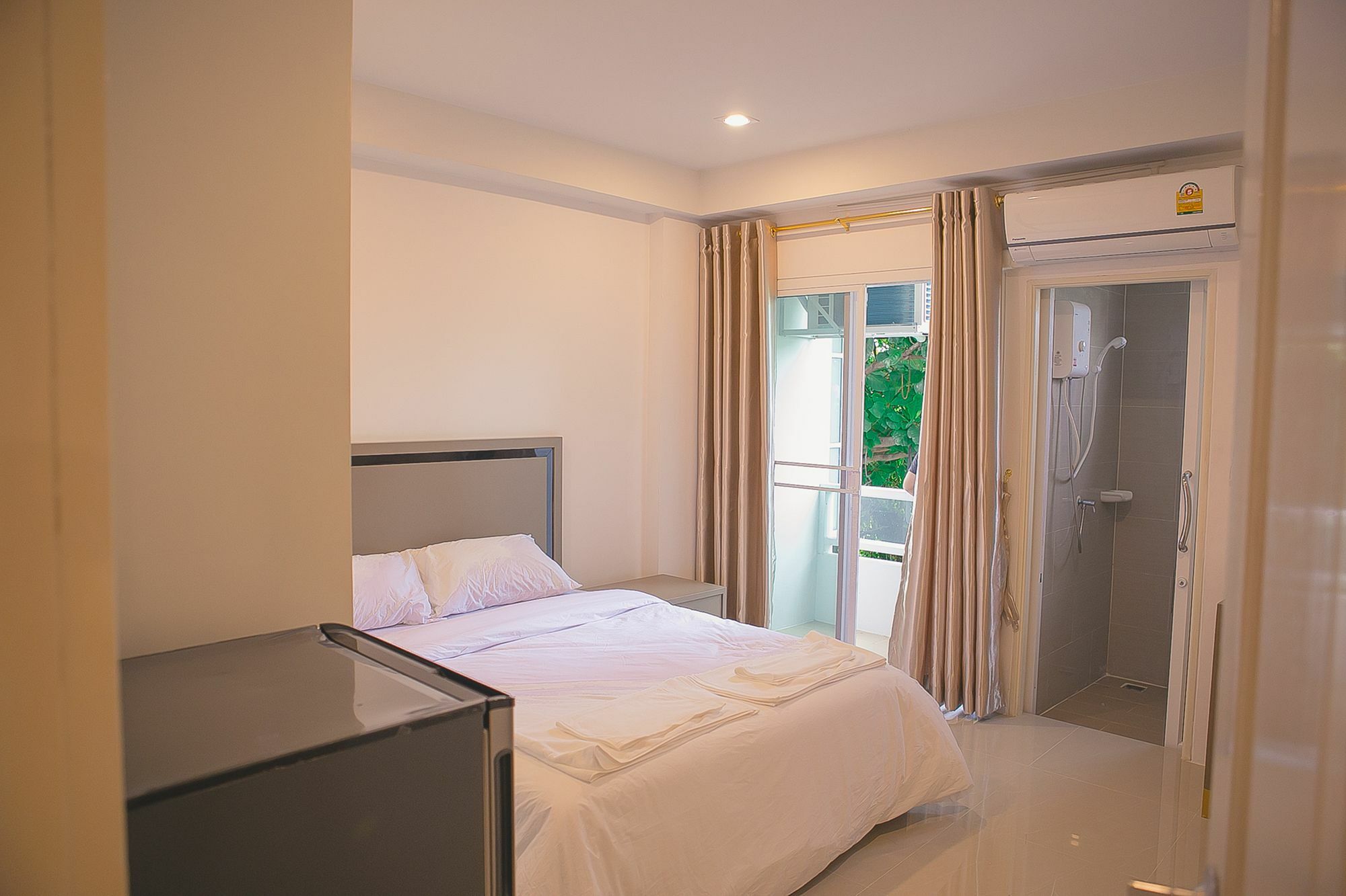 S.E.T Thanmongkol Residence Bangkok Exterior photo